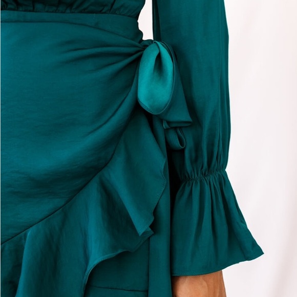 SELFIE LESLIE Darla Long Sleeve Satin Dress Forest Green L nwt - Picture 5 of 13